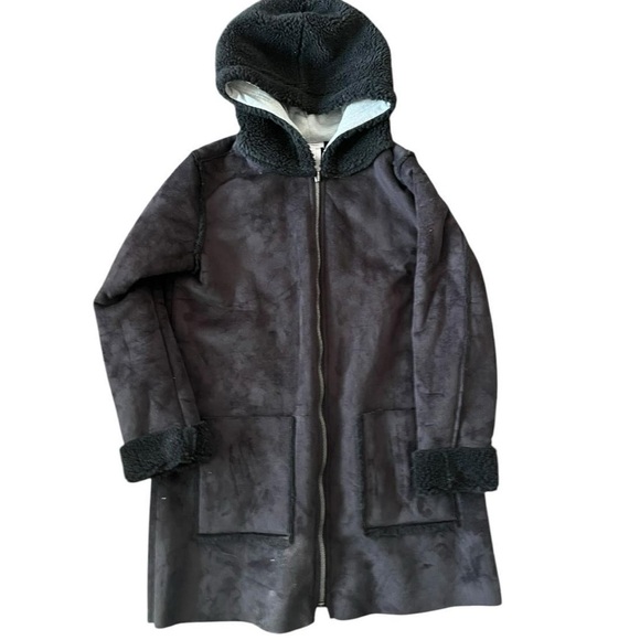 Black faux fur hooded coat with pockets #fauxfur #hoodedcoat - Picture 1 of 7